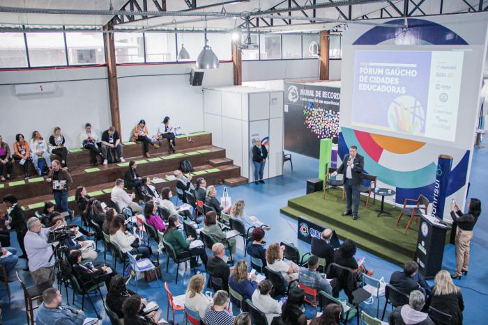 Imagem ilustrativa da notícia: Municípios apresentam suas trajetórias educacionais durante 2º Fórum Gaúcho de Cidades Educadoras
