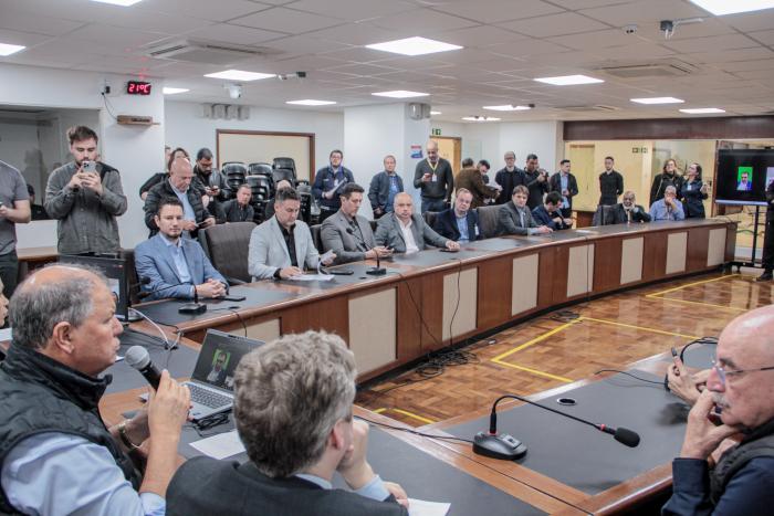 Imagem ilustrativa da notícia: Famurs manifesta preocupação com dívida dos produtores em coletiva do SOS Agro RS