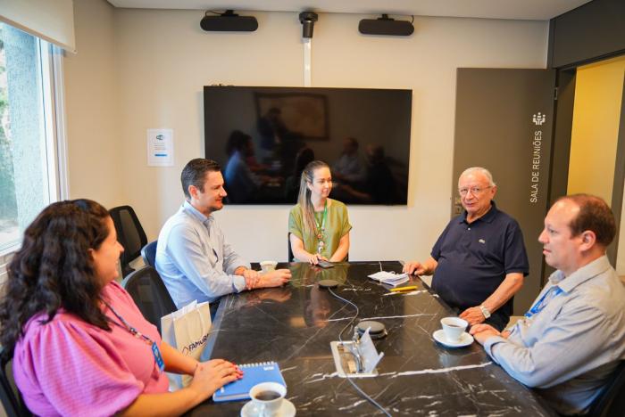 Imagem ilustrativa da notícia: Famurs realiza visita institucional ao Instituto Unimed/RS