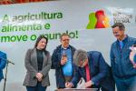 Imagem ilustrativa da notícia: Famurs participa de novo ato de assinatura de convênios que beneficia 82 municípios gaúchos