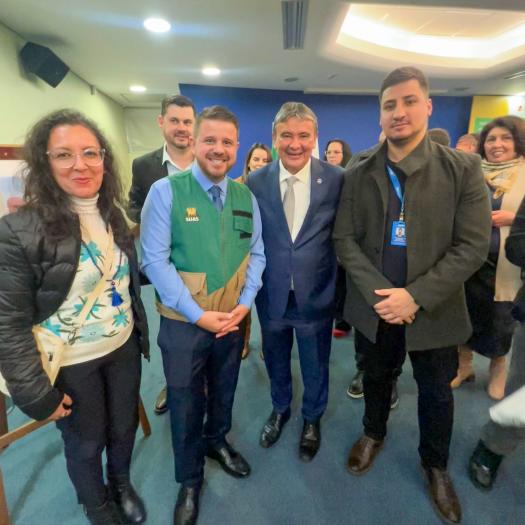 Imagem ilustrativa da notícia: Famurs participa de cerimônia de assinatura de contratos para reconstrução do SUAS no RS