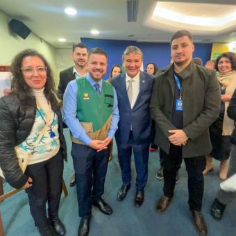 Imagem ilustrativa da notícia: Famurs participa de cerimônia de assinatura de contratos para reconstrução do SUAS no RS