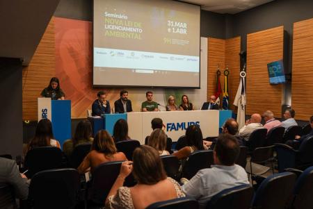 Imagem ilustrativa da notícia: Famurs promove seminário de capacitação sobre a Nova Lei de Licenciamento Ambiental